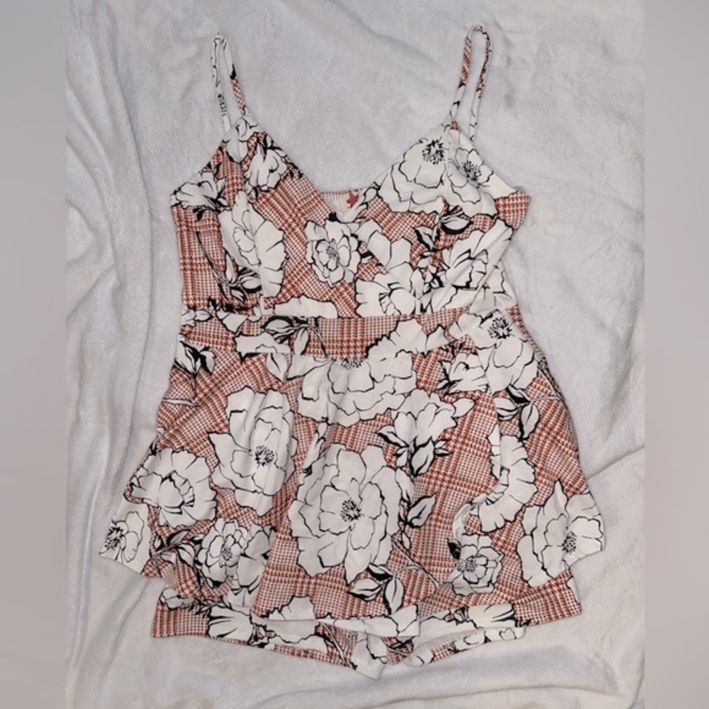 Made in USA V-Neck Spaghetti Strap Floral Skort Romper in Rust/White/Black NWOT